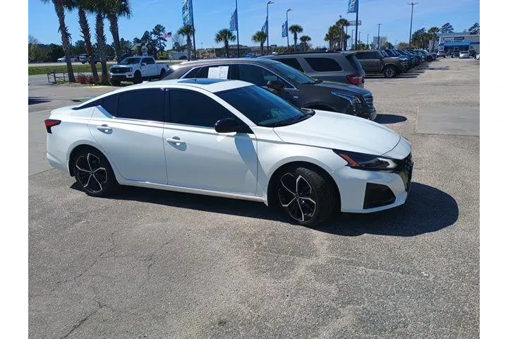 $21160 : Nissan Altima 2023 2.5 SR 4d image 4