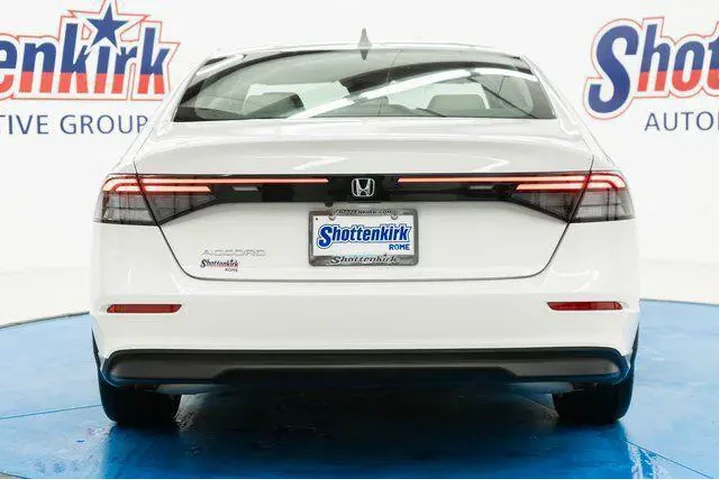 $26195 : Honda Accord 2024 LX 4dr Sed image 6