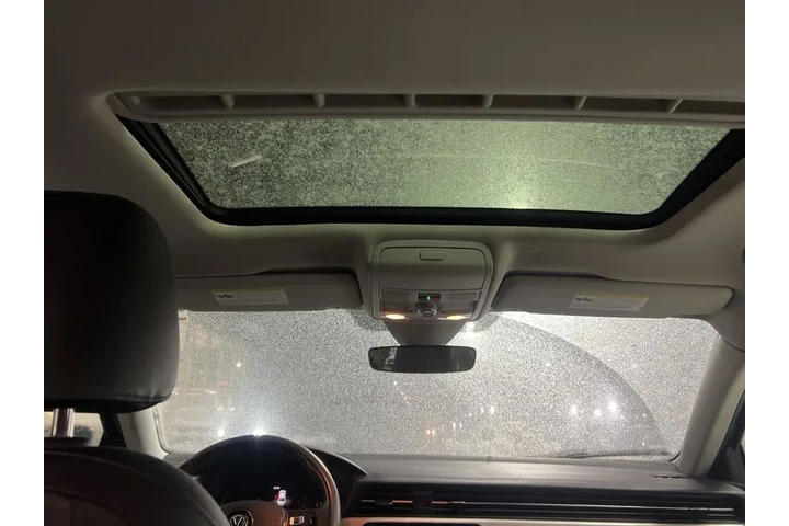 $15500 : Volkswagen Passat 2021 SE 4d image 9