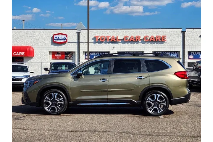 $29752 : 2023 Ascent Touring image 3