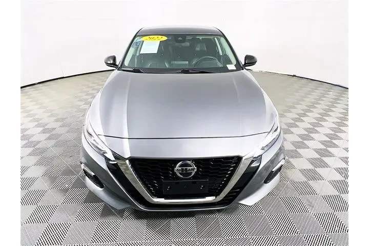$14900 : Nissan Altima 2022 2.5 SR 4d image 2
