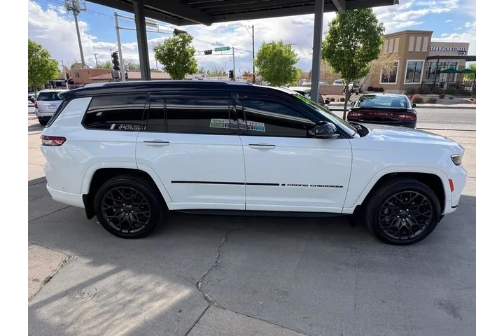 2023 Grand Cherokee L Summit image 4