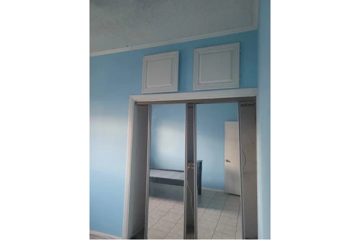 $875 : Cuarto de renta image 3