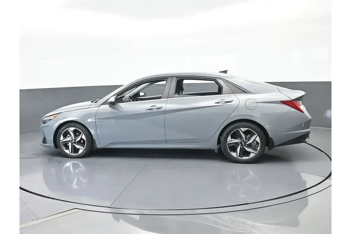 $17881 : Hyundai ELANTRA 2022 SEL 4dr image 3