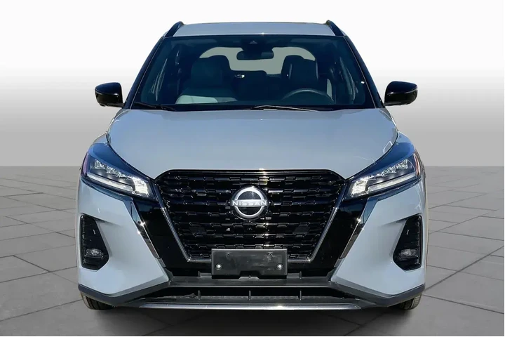 $19096 : Nissan Kicks 2023 SR 4dr Cro image 3
