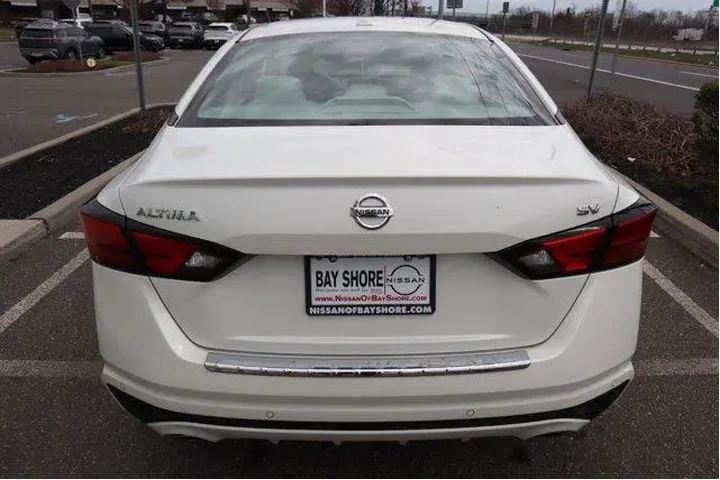 $17923 : Nissan Altima 2022 2.5 SV 4d image 7