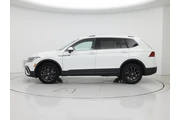 $21998 : Volkswagen Tiguan 2024 SE 4d thumbnail