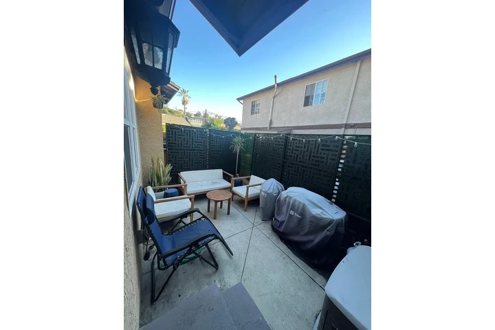 $800 : Home...Los Angeles, CA image 8