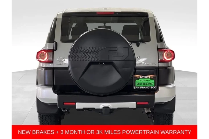 $28988 : 2012 FJ Cruiser 4WD 4dr Auto image 4
