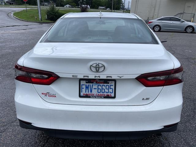 $23990 : PRE-OWNED 2022 TOYOTA CAMRY LE image 7