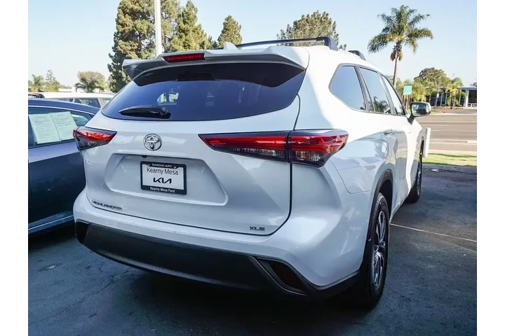 $31495 : Toyota Highlander 2023 L 4dr image 9