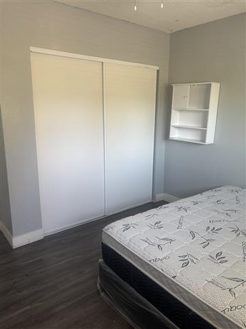 $800 : Se renta un cuarto .o sala image 2