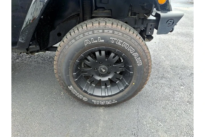 $11000 : 2007 Wrangler Sahara image 8