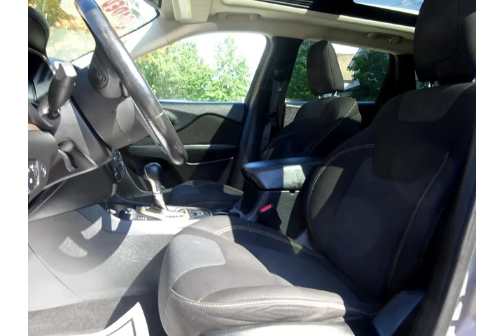 $7900 : 2015 Cherokee 4WD 4dr Latitude image 8