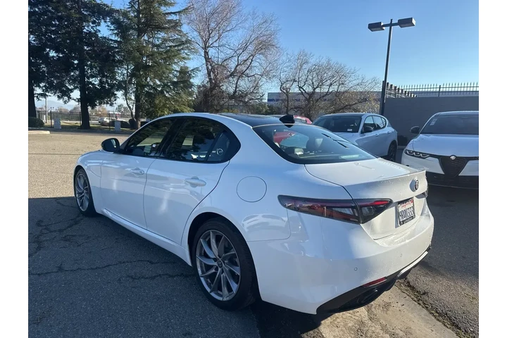 $35999 : Alfa Romeo Giulia 2025 4dr S image 5