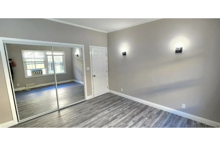$1950 : 2 Bedroom Apt in Los Angeles image 8