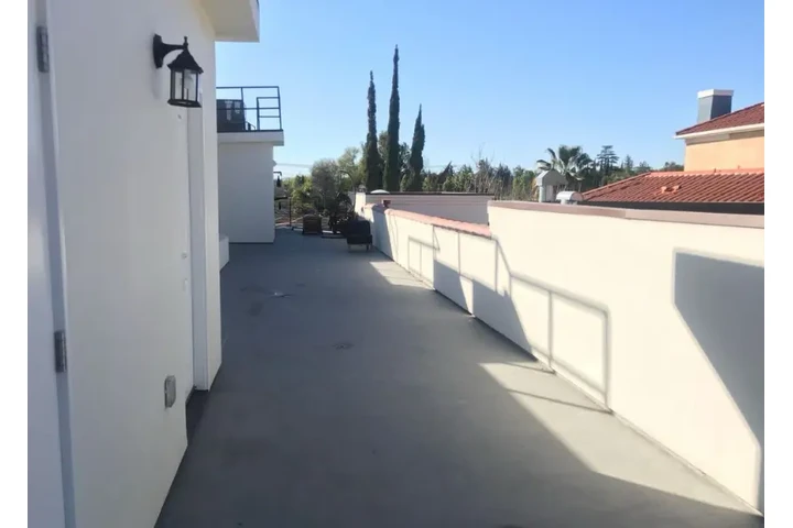 $2400 : 3bed  in Korean town LA image 9