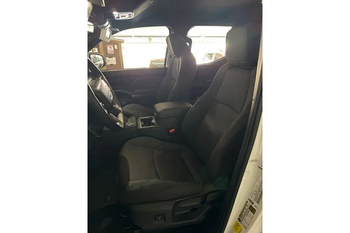 $39998 : Toyota Tacoma 2025 4x2 SR5 4 image 5