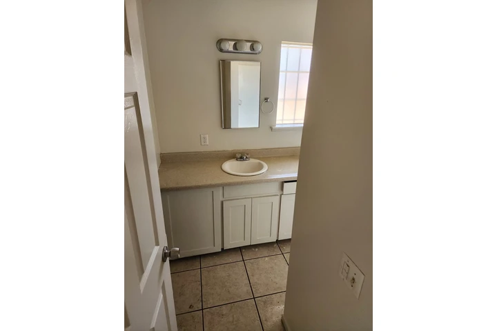 $2400 : Se renta apartament en Rialto image 3