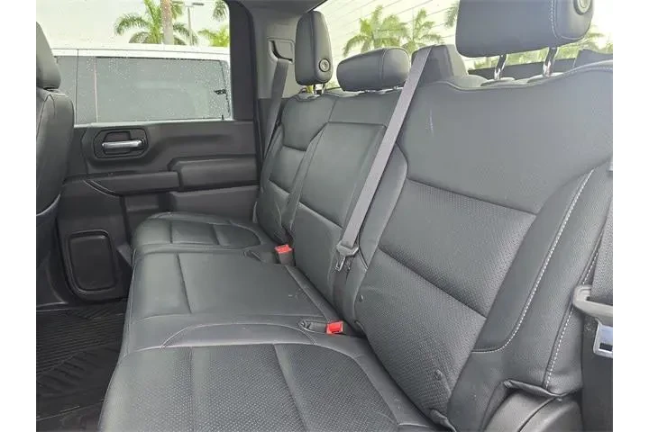 Chevrolet Silverado 2500HD 2 image 9