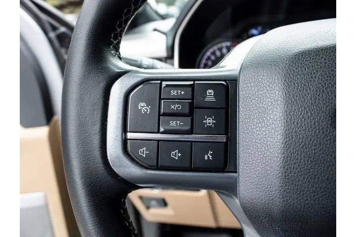 $39847 : Ford F-150 2023 4x4 XLT 4dr image 10