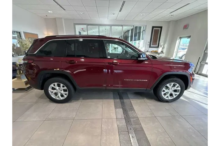 $29994 : Jeep Grand Cherokee 2023 4x4 image 2