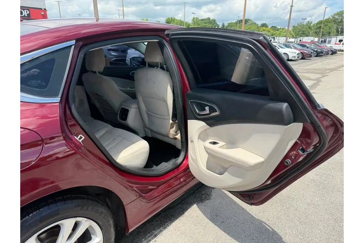 $5980 : 2015 200 Limited image 8