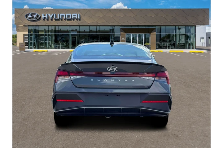 $23000 : Hyundai ELANTRA 2026 SEL Spo image 6
