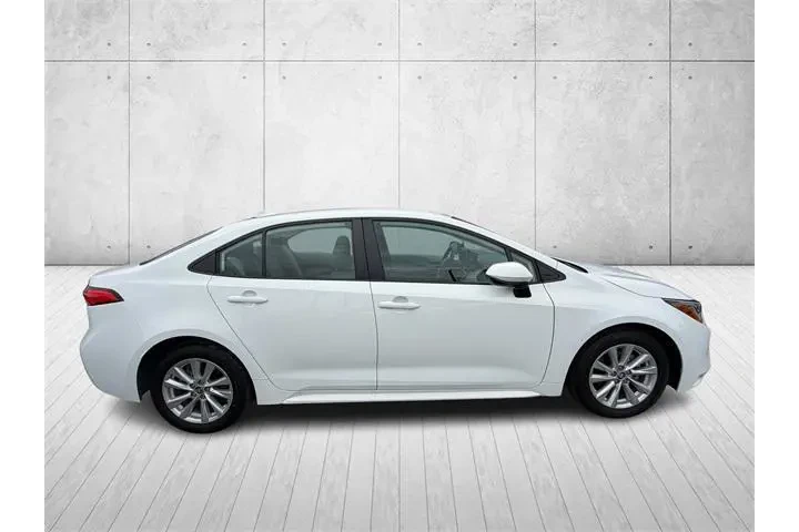 $17995 : Toyota Corolla 2023 LE 4dr S image 4