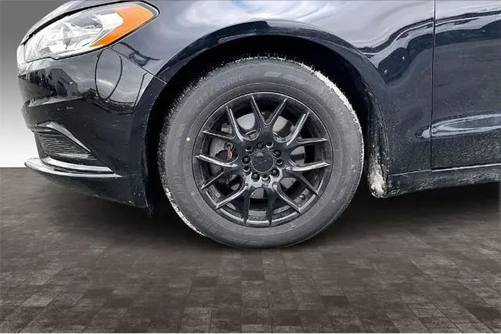 $11438 : Ford Fusion 2018 S 4dr Sedan image 4