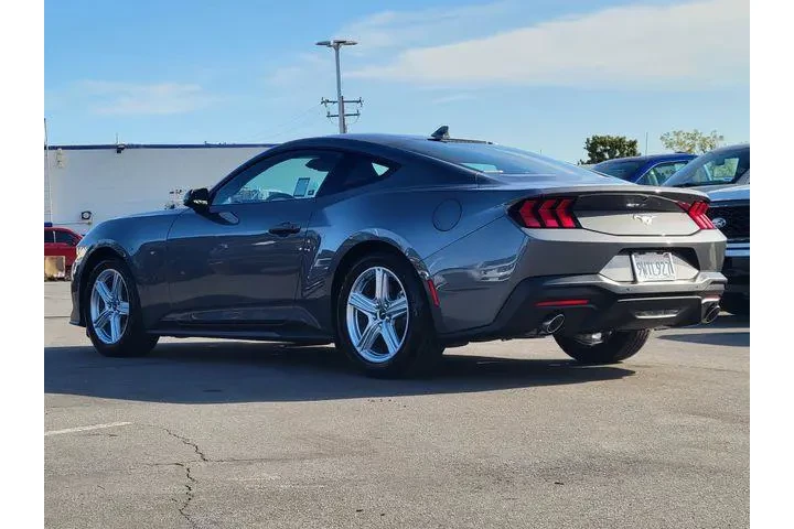 $35010 : Ford Mustang 2026 EcoBoost P image 2