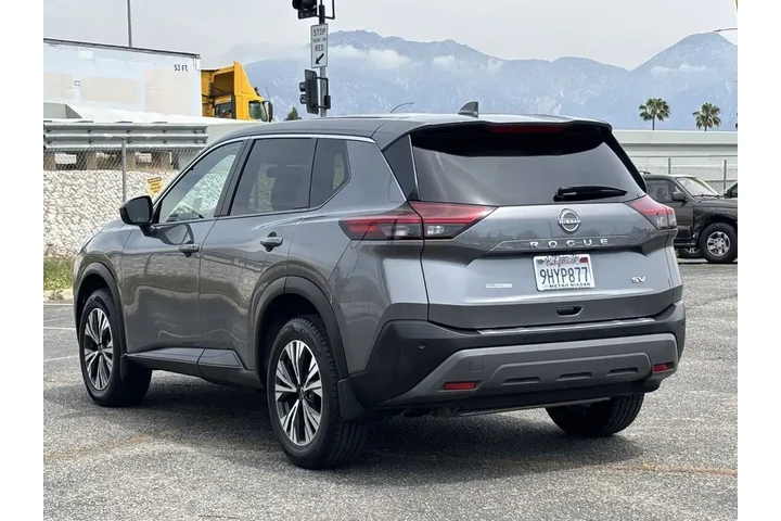 $17999 : Nissan Rogue 2023 SV 4dr Cro image 5