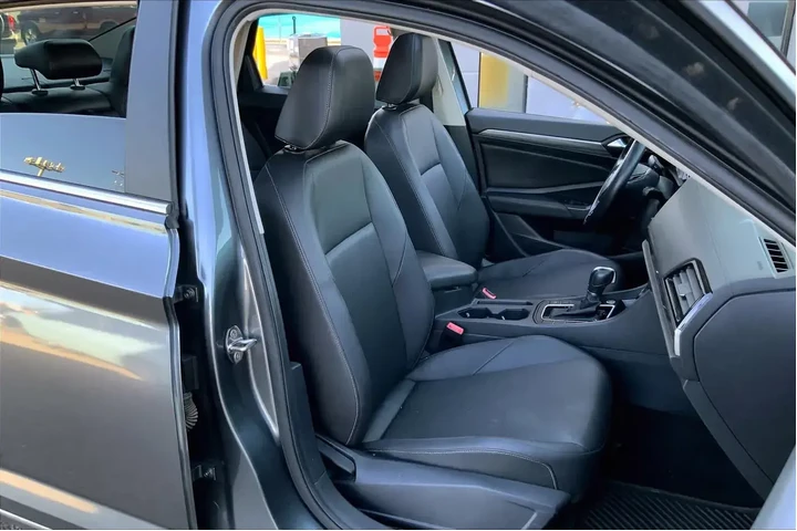 $16945 : Volkswagen Jetta 2019 SEL 4d image 8