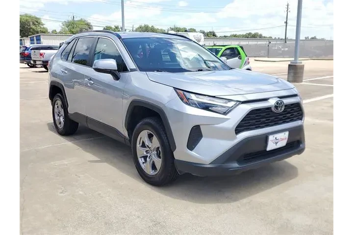 $28344 : Toyota RAV4 2024 XLE 4dr SUV image 3
