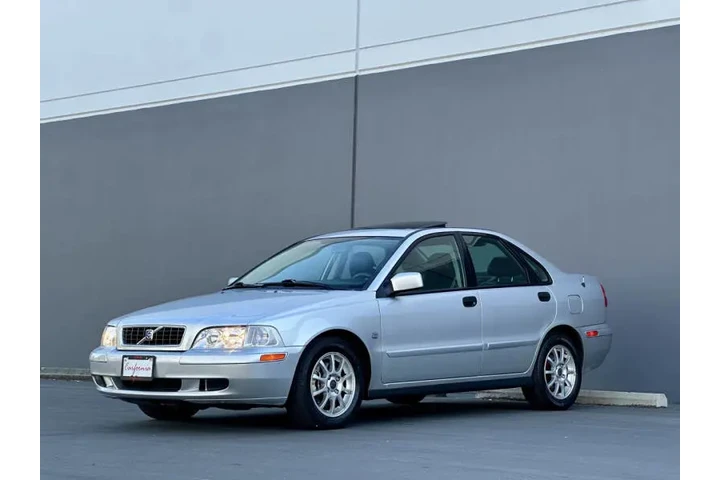 $5940 : 2004 S40 image 1
