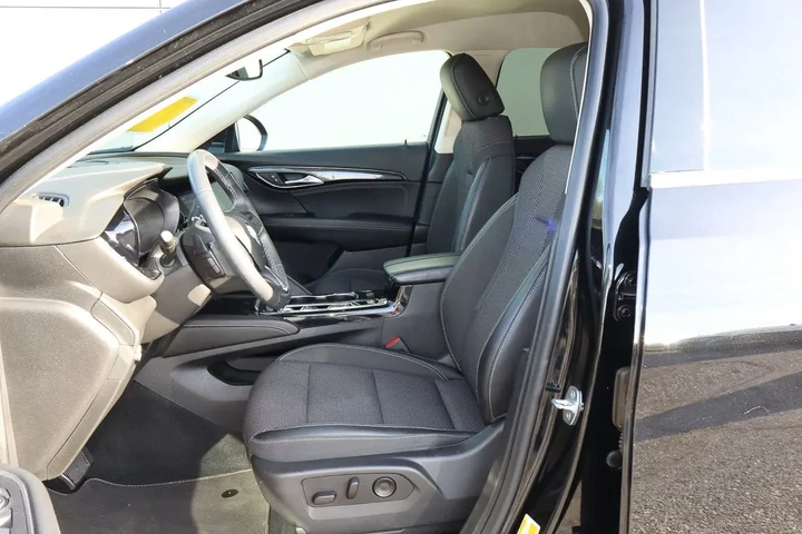 $20788 : 2021 Envision FWD 4dr Preferr image 7