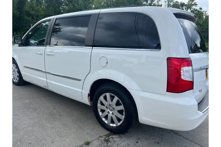$4995 : 2013 Town and Country Touring image 8