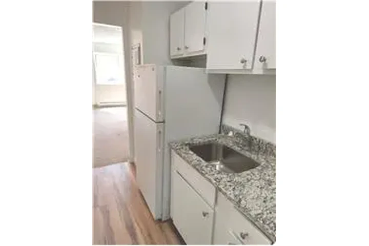 $1250 : Rental property with 0 bedro image 2