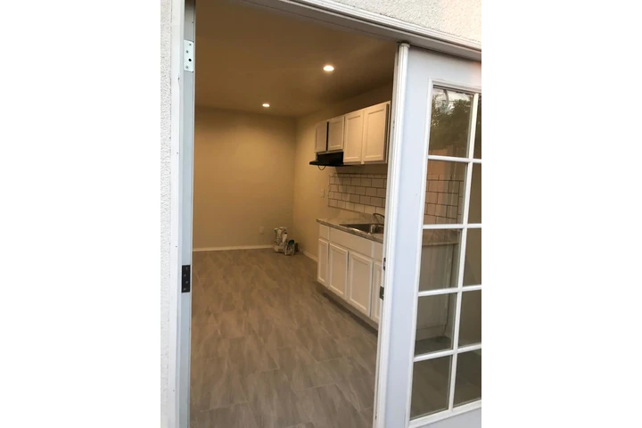 $2000 : APARTAMENTO  EN CASA DE RENTA image 3
