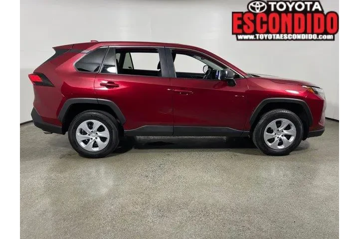 $30495 : Toyota RAV4 2024 AWD LE 4dr image 2