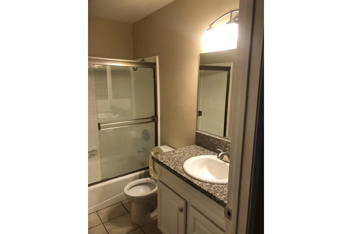 $2000 : Apartment image 7