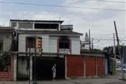 2 casas, 6 locales comerciales en Guayaquil