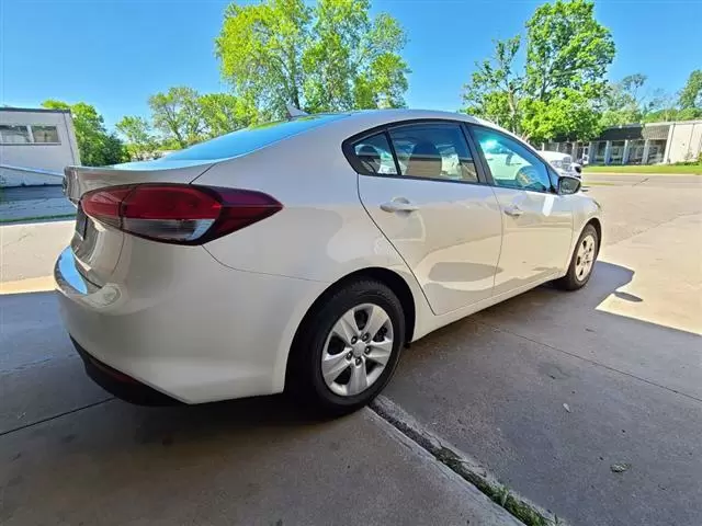 $5000 : 2017 Kia Forte LX Sedan image 2