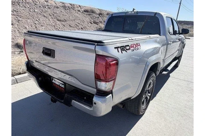 $28913 : Toyota Tacoma 2017 4x4 TRD O image 6