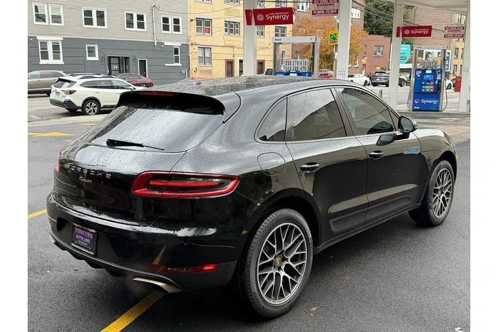 $18995 : 2017 Macan image 1