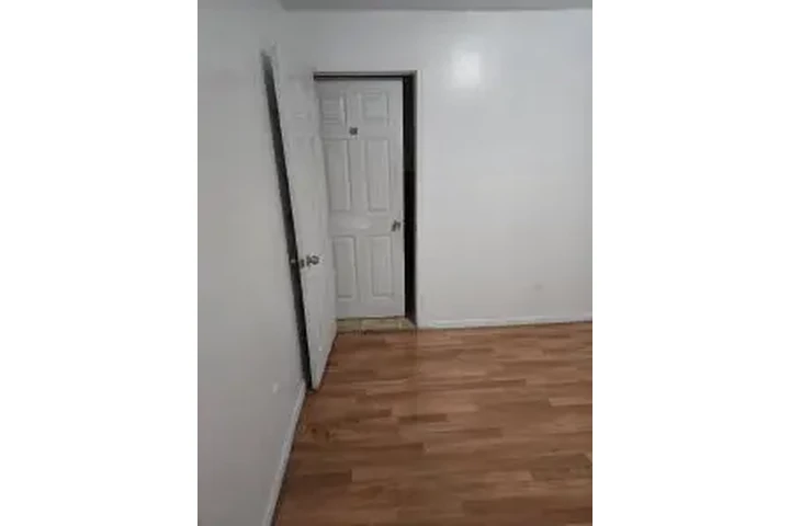 SE RENTA CASA DE ENFRENTE image 3