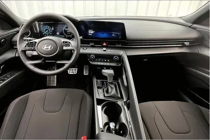 $28979 : Hyundai ELANTRA Hybrid 2025 image 6