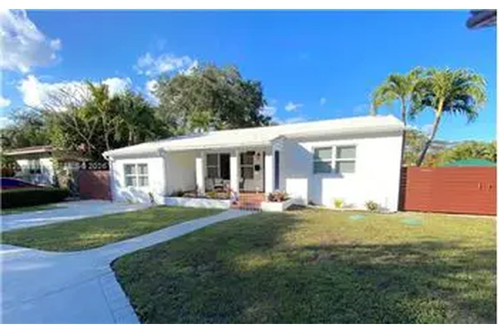 $4500 : Rental property with 3 bedro image 1