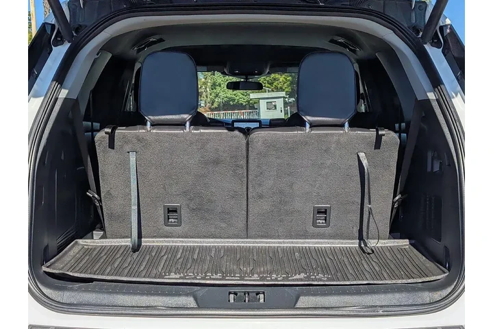 $28096 : Ford Explorer 2023 AWD XLT 4 image 8