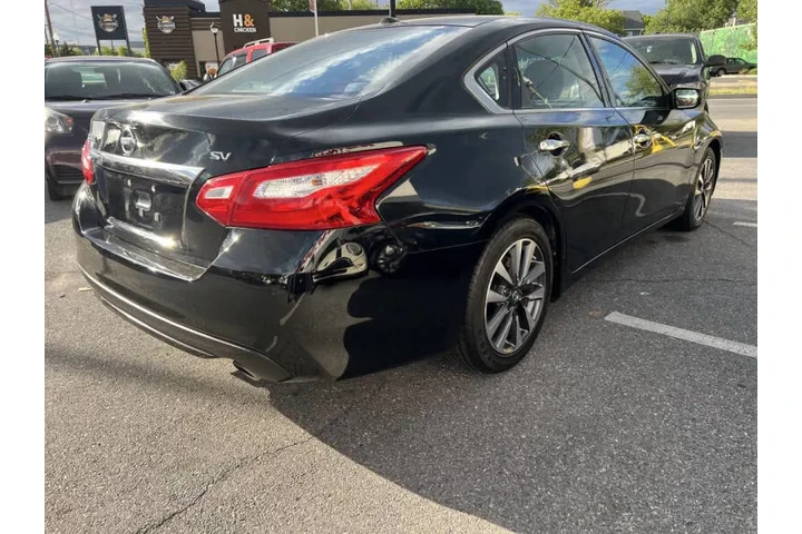 $8900 : 2017 Altima 2.5 SV image 5